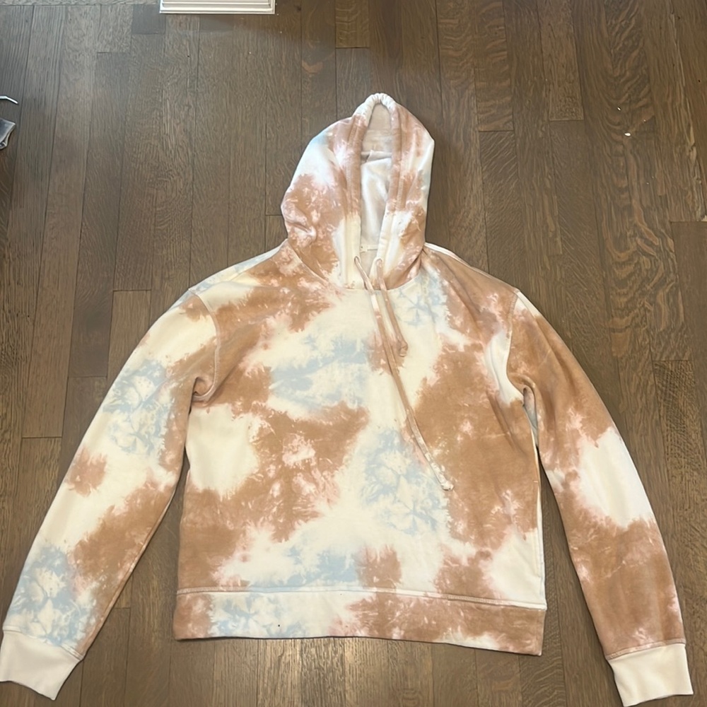 Large tie dye socialite sweatshirt. Fits more like a medium. Very soft material.
